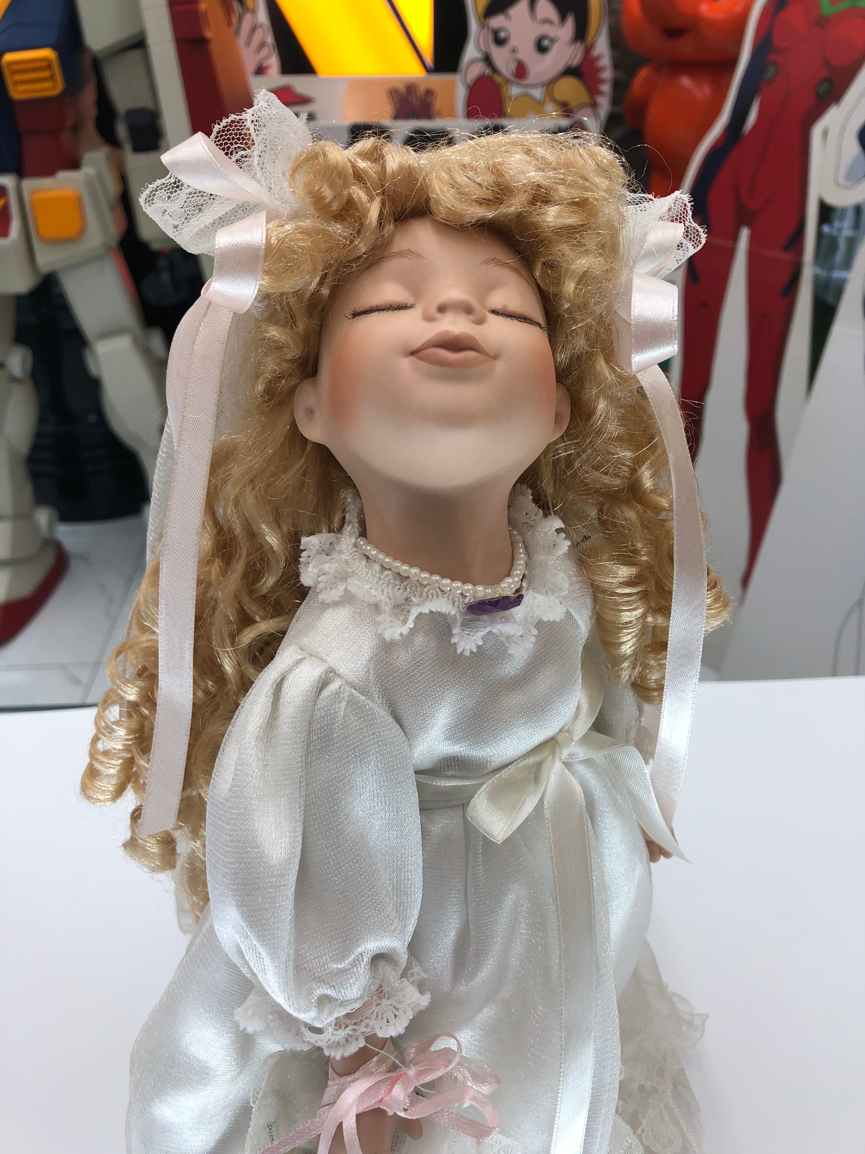 Porcelain Doll Kissing