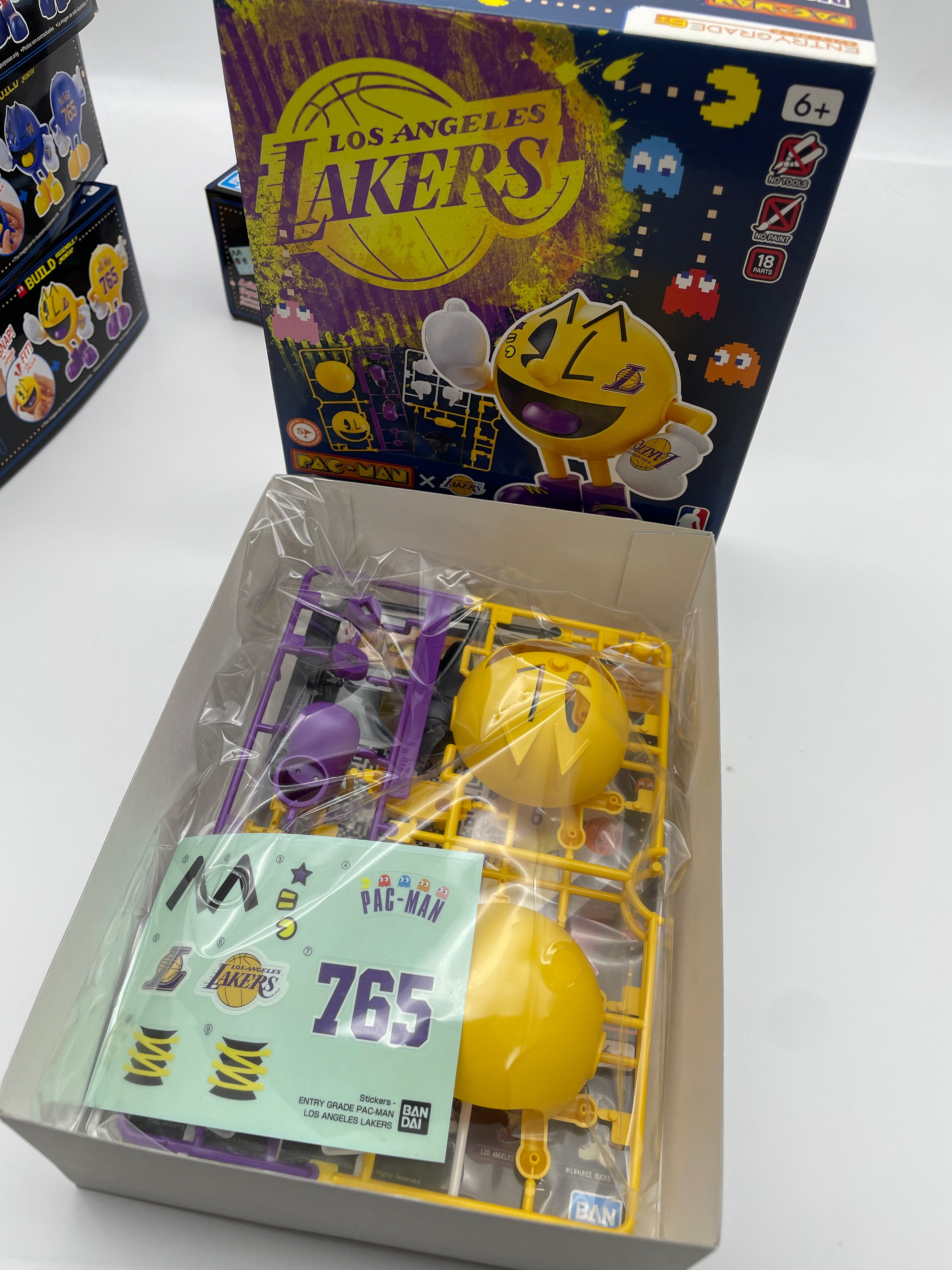 PAC-MAN x NBA (set of 8)