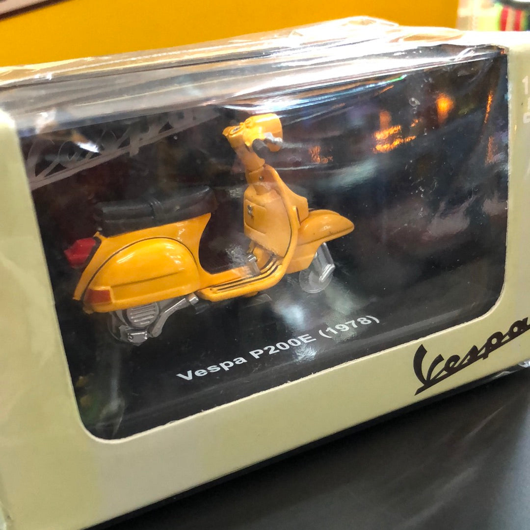 Vespa P200E (1978) 1/32 Diecast