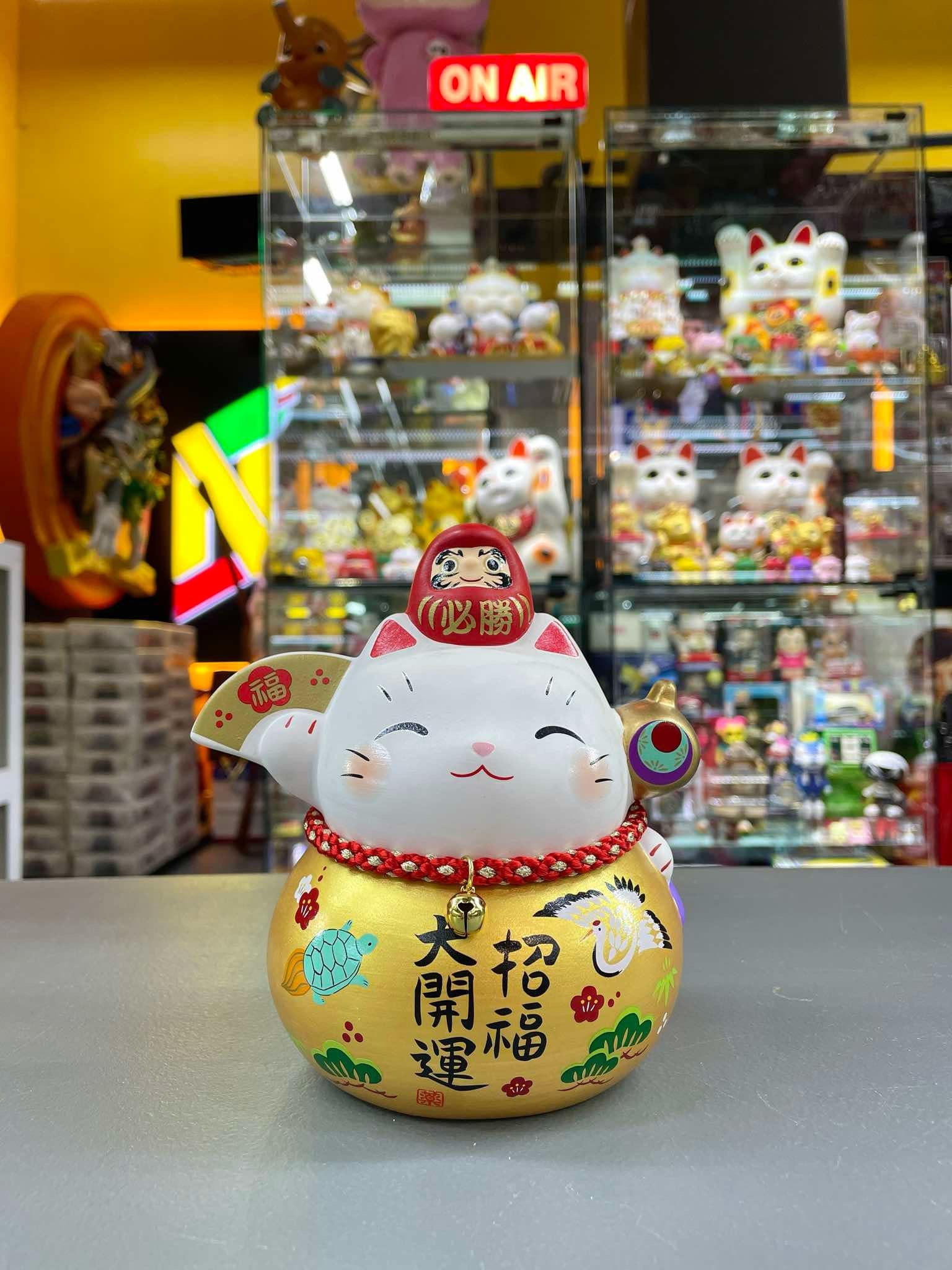 Lucky Cat (white & gold)