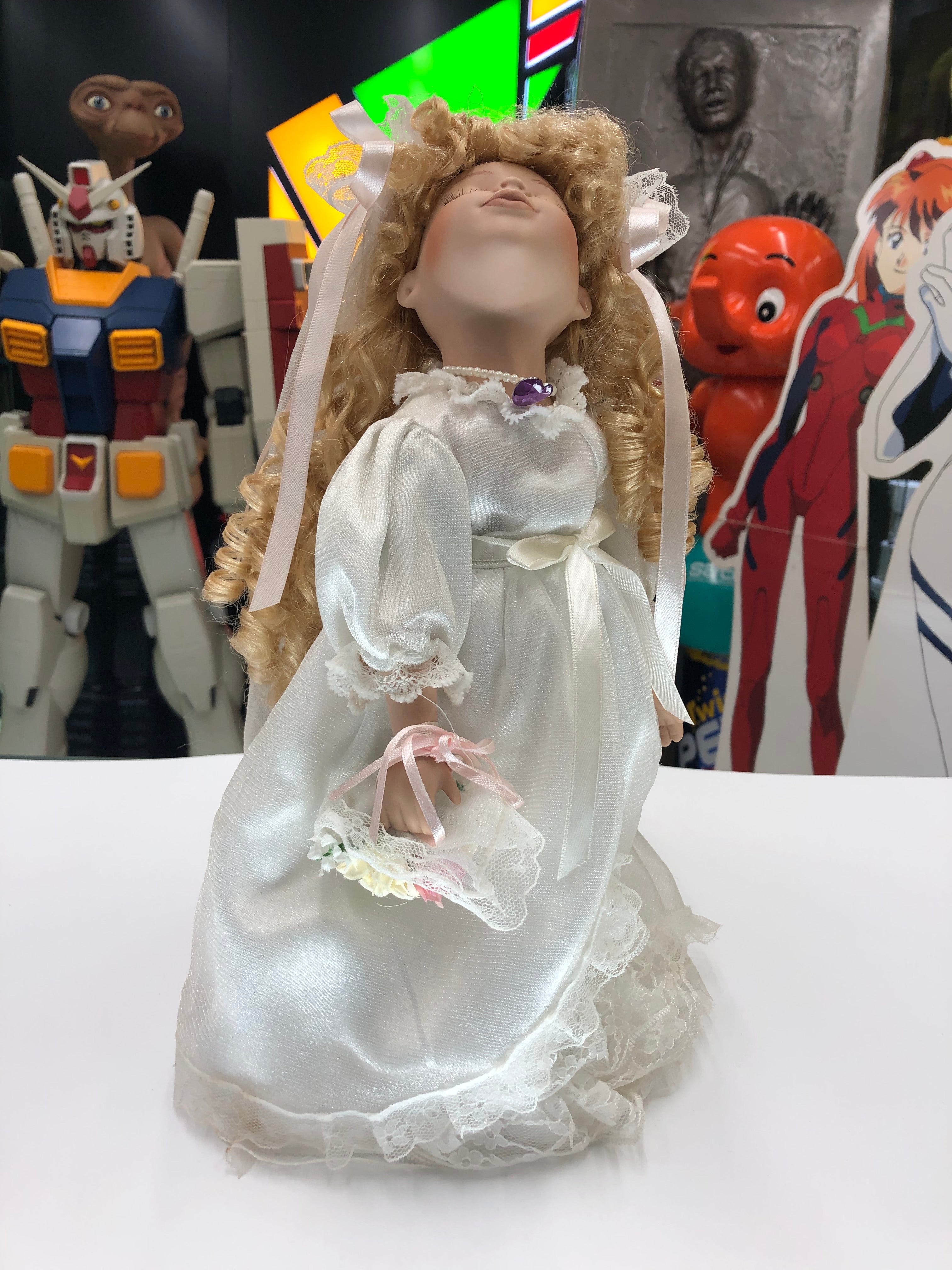 Porcelain Doll Kissing