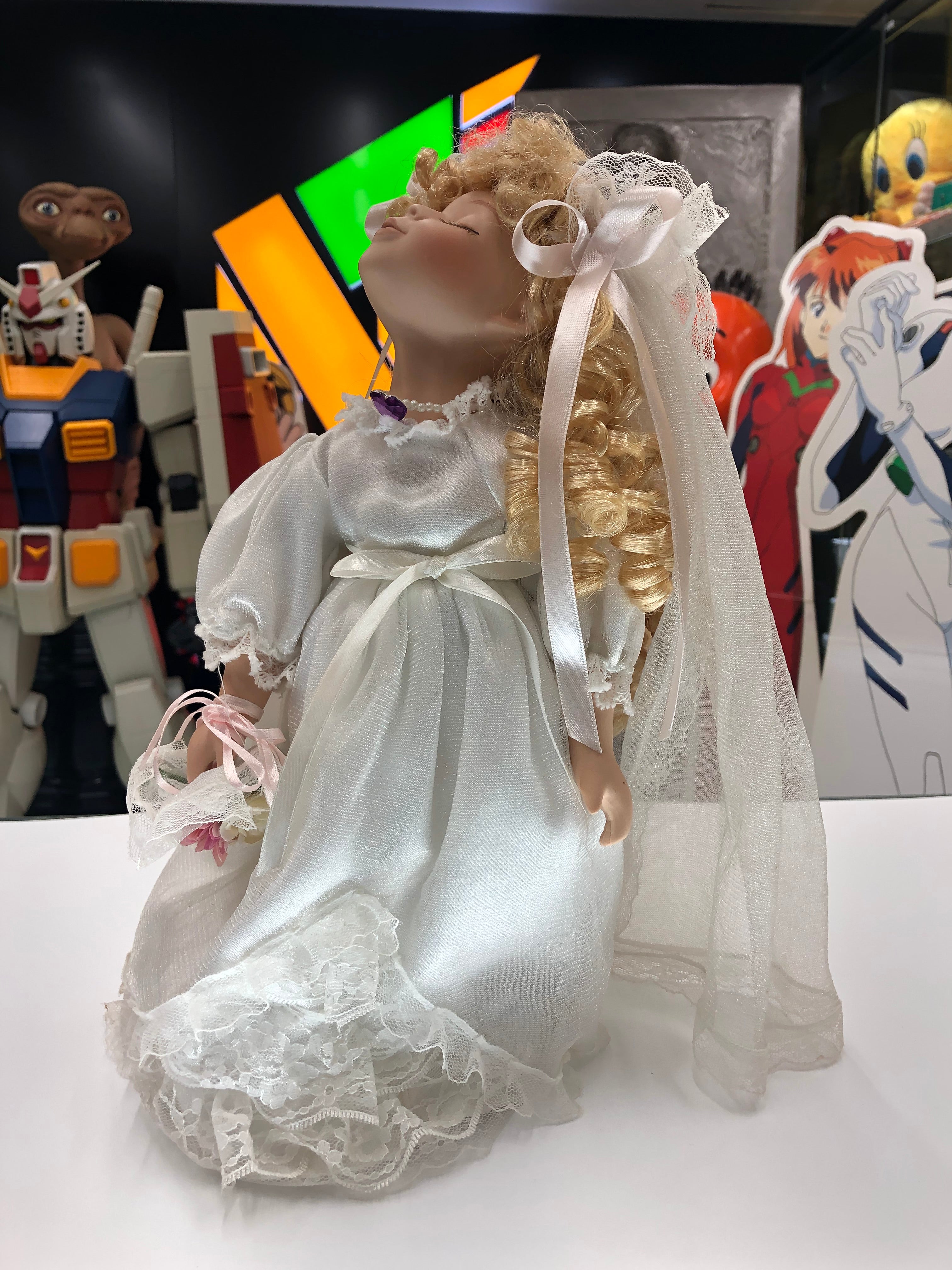 Porcelain Doll Kissing